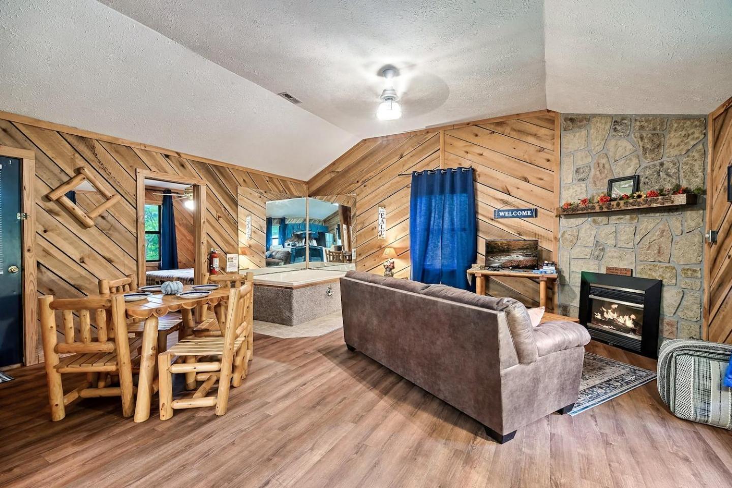 Romantic Mtn Cabin Hot Tub & Jacuzzi Views Сев'єрвілл Екстер'єр фото