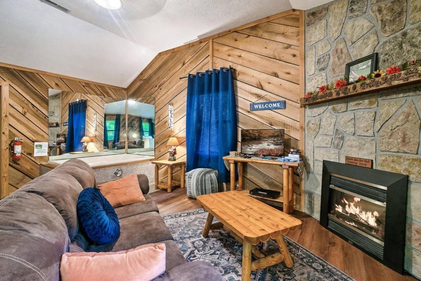 Romantic Mtn Cabin Hot Tub & Jacuzzi Views Сев'єрвілл Екстер'єр фото
